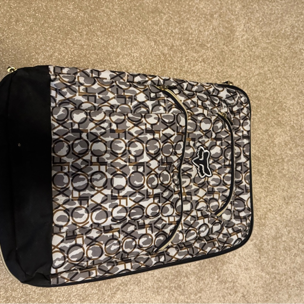 Suitcase fox racing